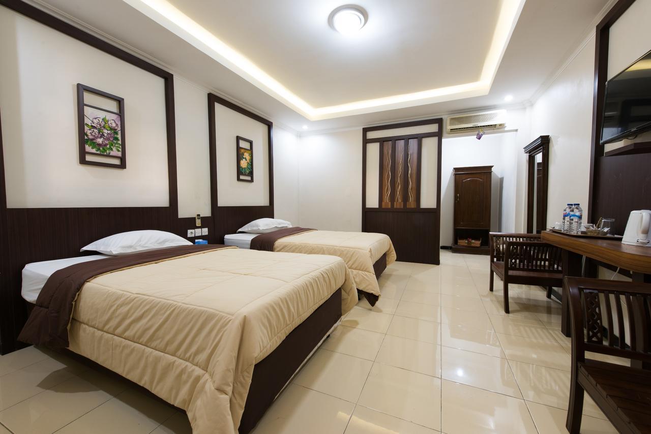 Hotel Wisma Djaja Syariah Bojonegoro Exterior photo